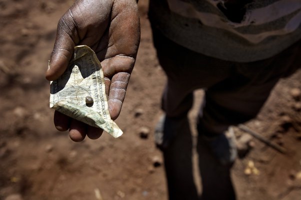 A diamond panner attempts to sell a diamond