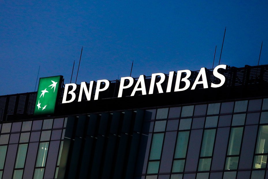 bnp paribas sign on building