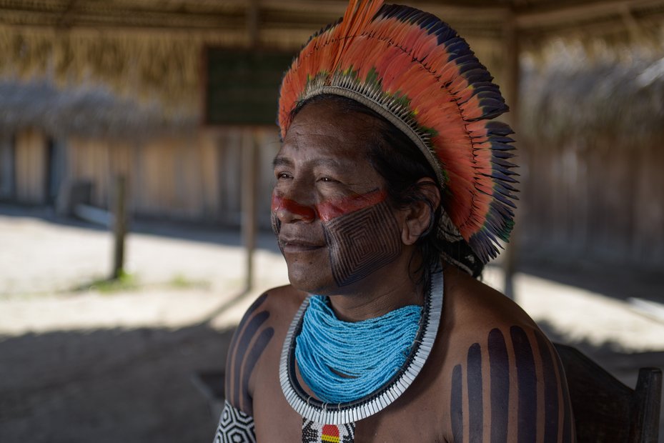 Cacique Bepdjo, a leader from the Indigenous Kayapó community, in Baú Indigenous territory, 2023. Karina Iliescu/Global Witness