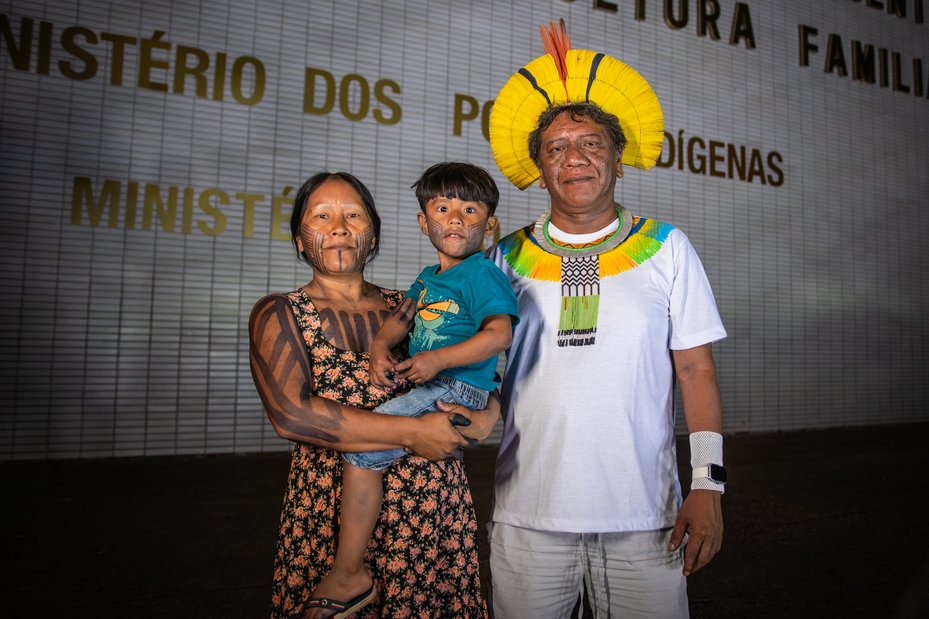 Doto Takak Ire [right], an Indigenous leader of the Kayapó People, has been fighting against gold mining and for the protection of the Amazon and Indigenous Lands for most of his life. Cícero Pedrosa Neto/Global Witness