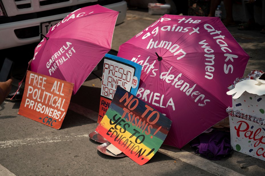 Defenders and activists came together to protest as Ferdinand Marcos Jr gave his first State of the Nation Address, 2022. Rajiv Villaber/Global Witness