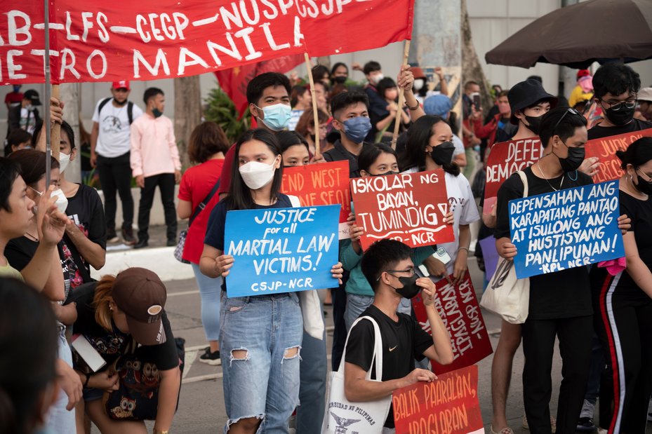 Crowds protest against Philippine President Ferdinand Marcos Jr's first State of the Nation Address in 2022, which failed to address human rights violations. Rajiv Villaber/Global witness