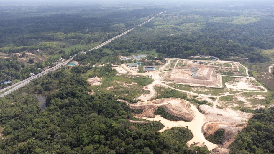 Veolia-owned landfill site next to Patio Bonito village, Colombia, 2023. Negrita Films/Global Witness