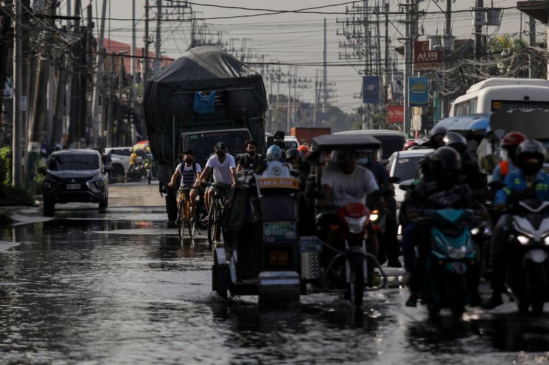 Motorists pass by a road construction due to flooding in Bulakan, Bulacan province, north of Manila, Philippines. August 16, 2022. Basilio Sepe / Global Witness