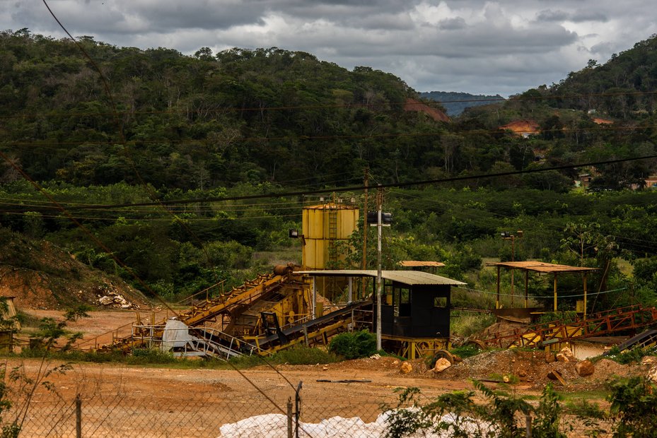 Most gold mining in Venezuela’s southern states is illegal and allegedly laundered into 'transit countries' like Colombia, Guyana, and Brazil before being sold worldwide. Manaure Quintero/Bloomberg via Getty Images