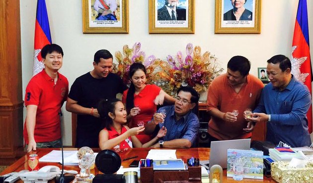 Hun Sen posts a picture of him and his children and chidlren-in-law in his office. Posted in response to the launch of Hostile Takeover on 7th July.