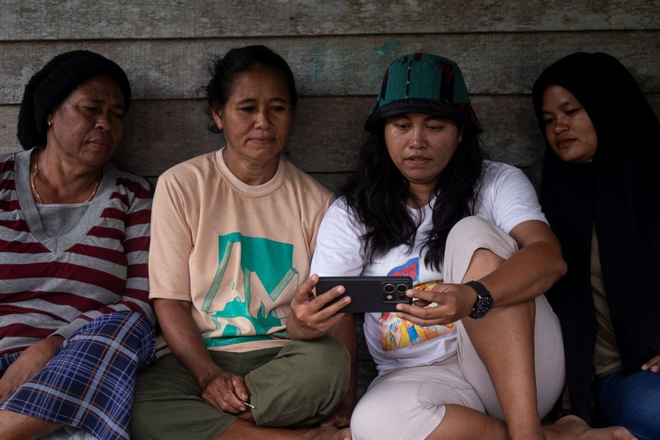 Fatrisia and members of a local collective of women who are fighting to regain the rights to land in Indonesia