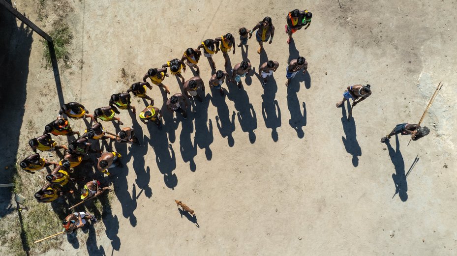 The Kayapó, one of the largest Indigenous groups in Brazil, face ongoing threats to their land and livelihoods as a result of destructive business projects in the amazon. (Cícero Pedrosa Neto / Global Witness)