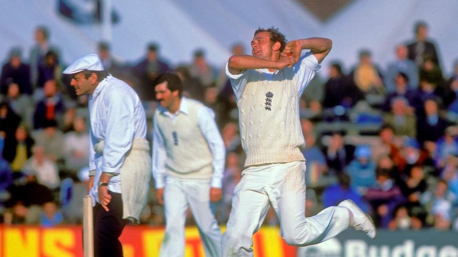 Phil Edmonds playing cricket