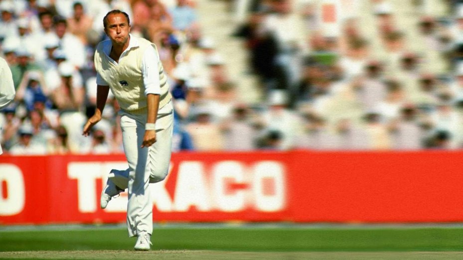 Phil Edmonds playing cricket