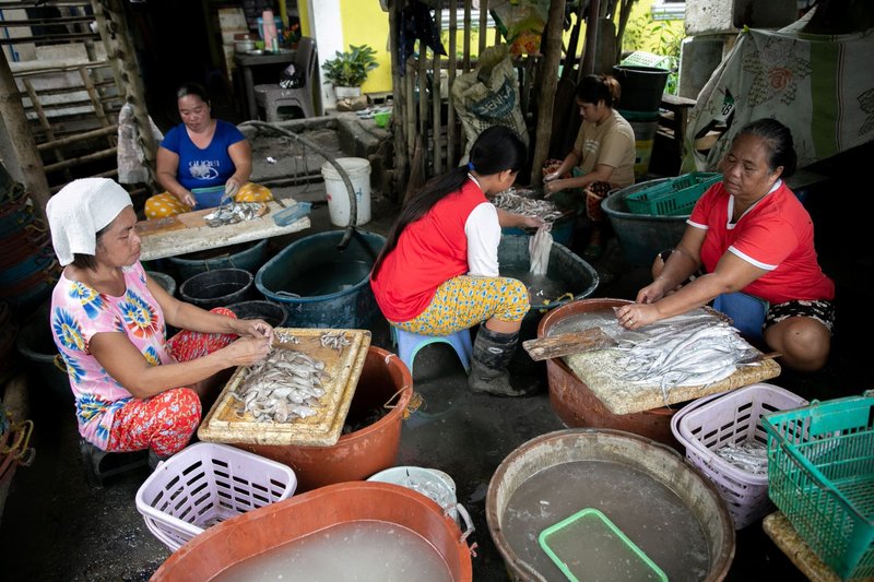 Neighbours rely on each other to share food and information when typhoons hit Tubod, La Union, in the Philippines. ADRA