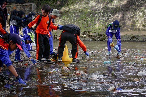 Plastic waste along Indonesia’s Cikapundung River is thought to be reducing its waterflow and raising water levels. ZUMA Press, Inc / Alamy Stock Photo