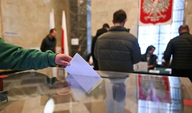 A man casts his ballot during the first round of the presidential elections on May 18, 2025 in Warsaw, Poland