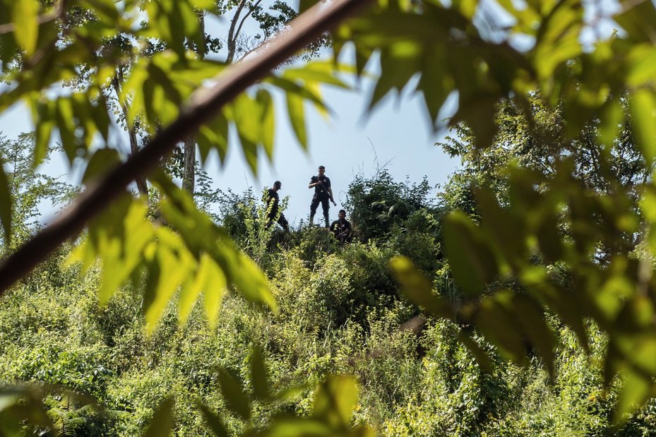 Private security guards the Agua Zarca dam in Hondura