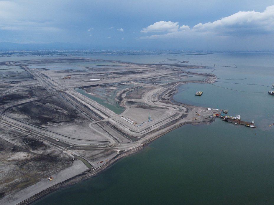 Construction of the New Manila Bay Airport in the Philippines