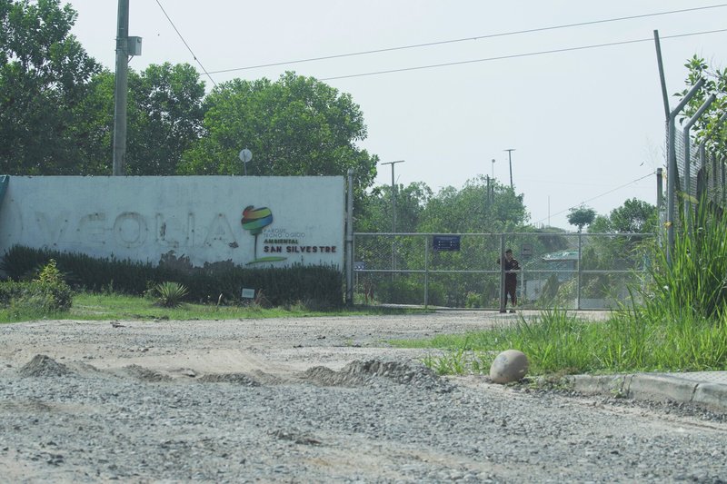 Entrance to the Veolia 'Parque Tecnológico Ambiental' [Environmental Technology Park] where the landfill is situated near Patio Bonito village, near Barrancabermeja, Colombia