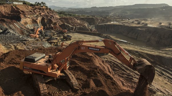 A backhoe working at Pho Thar Htoo company mining site in Ngo Pin where Ever Winner, Pho Thar Htoo, Mya U Yin, Yadanar Yaung Chi and Wai comapanies are opearating, Hpakant, October 23, 2016., Hpakant, October 23, 2016.