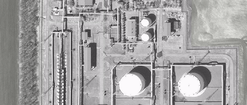 A train of tank wagons (bottom left) sits at a pumping station near Kropotkin, where Russian oil is blended with Kazakh oil for shipment to Europe and the US. Satellite imagery © 2022 Maxar Technologies.