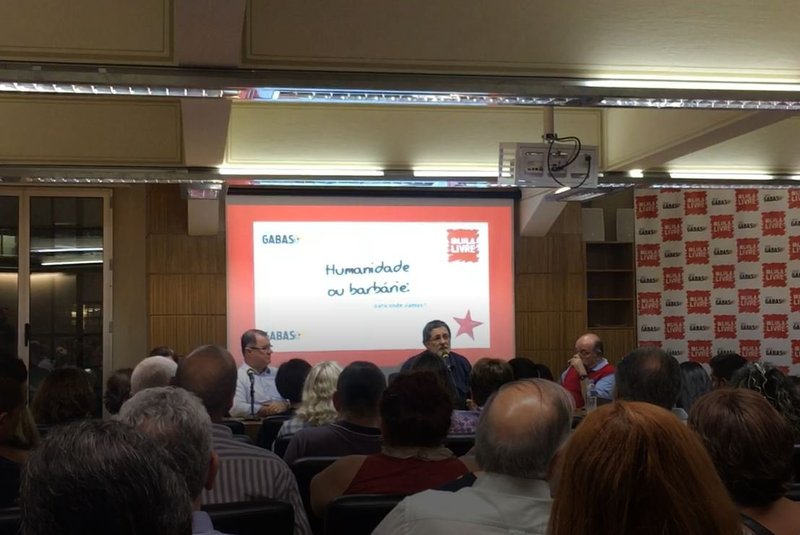 Sergio Gabrielli (centre) at a rally in Sao Paulo