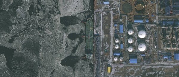 An oil tanker chartered by Shell docks at the Russian port of Ust-Luga on 14 March 2022. Satellite imagery © 2022 Maxar Technologies.